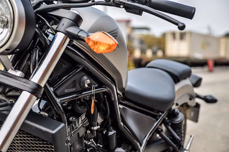 Với lần trở lại này, Rebel sẽ có 2 phiên bản là 300 và 500cc, cả 2 đều sử dụng chung một kết cấu khung và kiểu dáng tương tự nhau, được thiết kế mang hơi hướng bobber. Tại thị trường Việt Nam, hiện Honda chỉ mới phân phối phiên bản Rebel 300 nhằm thăm dò thị trường. Xe có kích thước tổng thể dài 2.190 mm, rộng 820 mm và cao 1 093 mm.