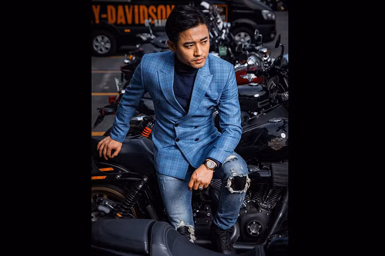 Phía bên trái là khu vực kỹ thuật. Showroom Harley-Davidson tại Sài Gòn cũng đã bố trí hẳn một máy dyno để có thể thử nghiệm và chẩn đoán chính xác tình trạng của xe, được đặt trong một phòng kín với lớp kính cách âm trong suốt, có thể nhìn thấy từ showroom. 