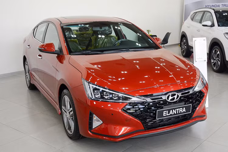 Hyundai Elantra giam 40 trieu tai Viet Nam, 