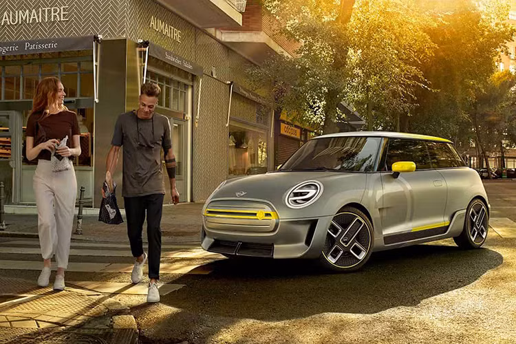 Phiên bản xe MINI chạy điện đã được phát triển khá lâu và sẽ sớm hoàn thiện. Không như bản MINI E sản xuất cuối những năm 2000 và chỉ cho thuê, mẫu xe điện mới sẽ được bán đại trà và là dòng xe hiệu suất cao.