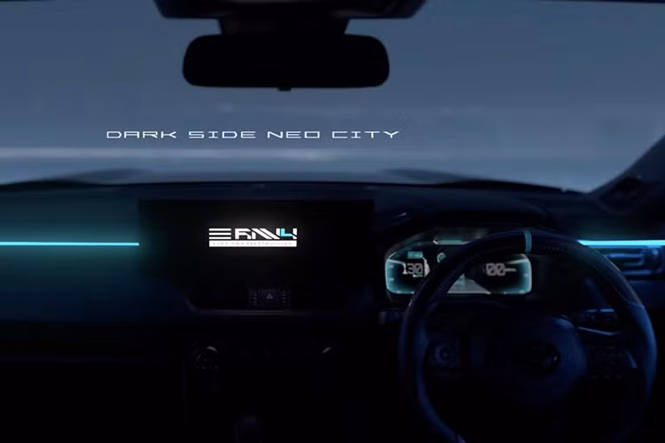 Ngoài Dark Side Performance, Toyota còn giới thiệu một gói trang bị mới mang tên Outdoor Lifestyle Package cho RAV4. Mặc dù chi tiết về gói trang bị này còn ít, một bức ảnh quảng cáo cho thấy một số thay đổi rõ rệt.