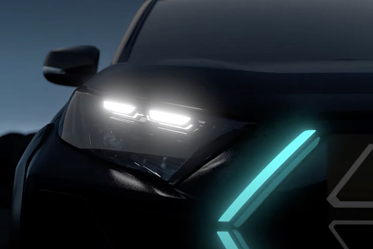 Mẫu xe SUV Toyota RAV4 Dark Side đặc biệt này được lấy cảm hứng từ các thế giới khoa học viễn tưởng trong phim ảnh, anime và trò chơi điện tử, với mục tiêu tái hiện lại những hình ảnh di chuyển trong những thế giới ấy vào thực tế.