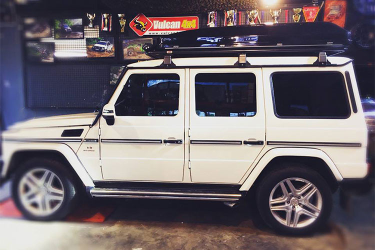 Những chiếc lều của hãng Skycamp iKamper rất được các tín đồ mê dã ngoại lựa chọn, việc trang bị món đồ chơi này có thể giúp các chủ nhân ô ô và cả gia đình không phải lo lắng khi đi đến các khu vực mà không tìm được khách sạn nào để nghỉ ngơi mới đây đã được độ lên SUV Mercedes-Benz G63 AMG của Chủ tịch Trung Nguyên - Đặng Lê Nguyên Vũ. 