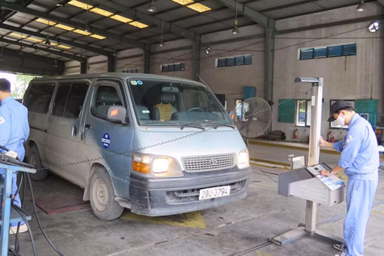 Hon 50.000 phuong tien khong dat dang kiem 5 thang dau nam 2022