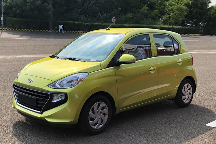 Được biết, dù chỉ mới được bán ra vào ngày 23/10/2018 nhưng tính đến hết tháng 10, Hyundai Santro 2019 đã là mẫu xe bán rất chạy so với các đối thủ. Dẹ định, nếu Santro sản xuất tại Việt Nam đây sẽ là đối thủ mạnh của hầu hết những mẫu xe cỡ A hiện nay, thậm chí kể cả khi giá cao hơn ở Ấn Độ chút ít - Tuy nhiên đây vẫn chỉ là nhận định.