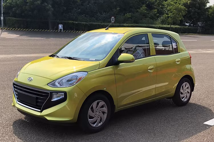 Được biết, dù chỉ mới được bán ra vào ngày 23/10/2018 nhưng tính đến hết tháng 10, Hyundai Santro 2019 đã là mẫu xe bán rất chạy so với các đối thủ. Dẹ định, nếu Santro sản xuất tại Việt Nam đây sẽ là đối thủ mạnh của hầu hết những mẫu xe cỡ A hiện nay, thậm chí kể cả khi giá cao hơn ở Ấn Độ chút ít - Tuy nhiên đây vẫn chỉ là nhận định.