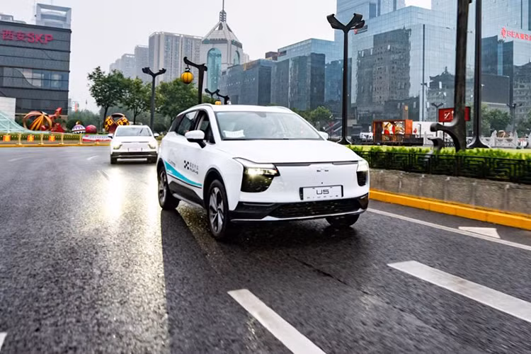 Đội ngũ thương hiệu ôtô điện Aiways U5 Engineering Drive Team đã sử dụng 53 ngày lái xe để thử nghiệm cặp xe trong nhiều dạng điều kiện, bao gồm khí hậu, điều đường, và cơ sở vật chất sạc điện khác nhau.