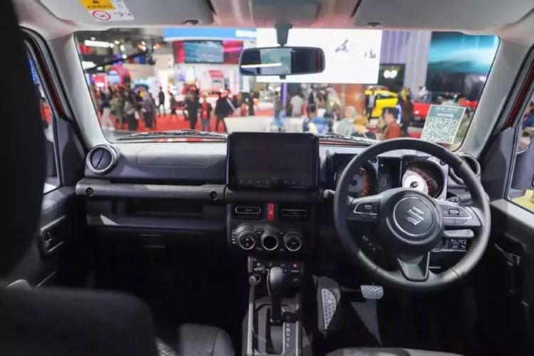 Suzuki Jimny 5 cua tu 720 trieu “chay hang” sau vai ngay mo ban-Hinh-3