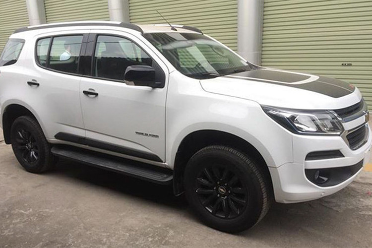 Tại triển lãm VMS 2017, GM Việt Nam đã chính thức ra mắt mẫu SUV 7 chỗ nhập khẩu cao cấp hoàn toàn mới Chevrolet Trailblazer 2018 tuy nhiên do nhiều điều kiện khách quan, mẫu xe này chưa được phân phối ra thị trường. Tuy nhiên, mới đây một số đại lý của Chevrolet tại Hà Nội đã bắt đầu mở đơn đặt hàng cho mẫu xe này.