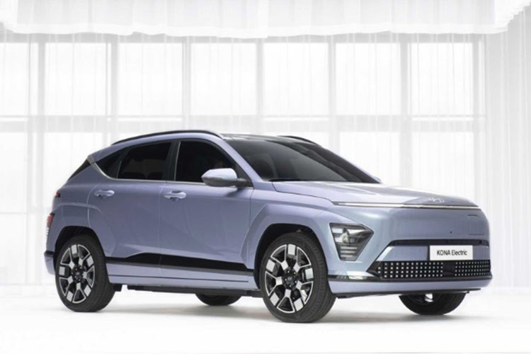 Hiện thông tin chi tiết về Hyundai Kona EV tại Đông Nam Á vẫn chưa được hé lộ. Tại thị trường quốc tế, Kona Electric sẽ được bán ra với hai phiên bản là Standard Range và Long Range. Xe sở hữu kích thước chiều dài 4.355 mm, rộng 1.825 mm và cao 1.550 mm, trục cơ sở dài 2.660 mm.