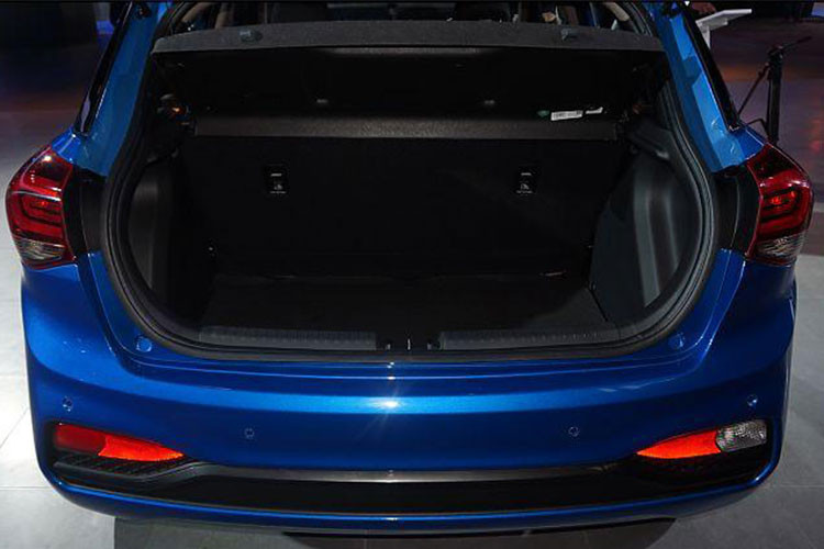 Hyundai i20 mới sẽ cung cấp hai tùy chọn động cơ xăng 1.2L và động cơ diesel 1.4L, đi kèm với hộp số tay 5 cấp hoặc 6 cấp tương ứng. Xe gồm năm biến thể: Era, Magna Executive, Sportz, Asta và Asta (O).