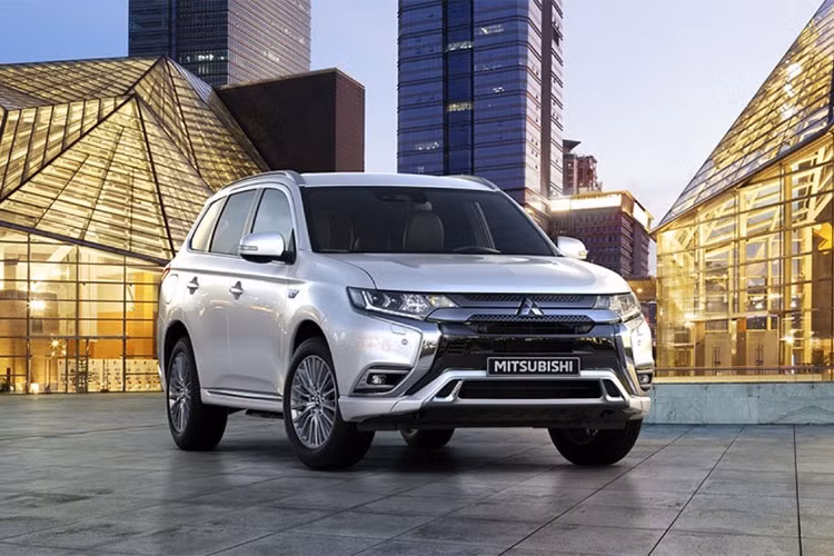 Hãng xe Nhật Bản mới đây đã công bố thông tin chi tiết về mẫu SUV mới nhất - Mitsubishi Outlander 2019, xe được cải tiến với một số thay đổi nhỏ đặc biệt ở động cơ nhằm mang đến trải nghiệm mới mẻ cho người lái.