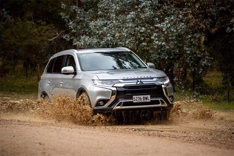 Tại thị trường Anh quốc, giá xe Mitsubishi Outlander 2019 sẽ được bán ra từ 27.680 bảng Anh (tương đương khoảng 831 triệu đồng).