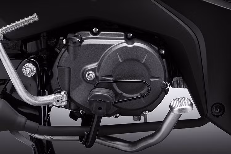 Ở phiên bản này, Wave Alpha 2024 vẫn sở hữu khối động cơ 110cc cho công suất tối đa 6,12kW tại 7.500 vòng/phút và mô-men xoắn cực đại 8,44Nm tại 5.500vòng/phút cho khả năng tiết kiệm nhiên liệu tối ưu và tiết kiệm chi phí vận hành. 