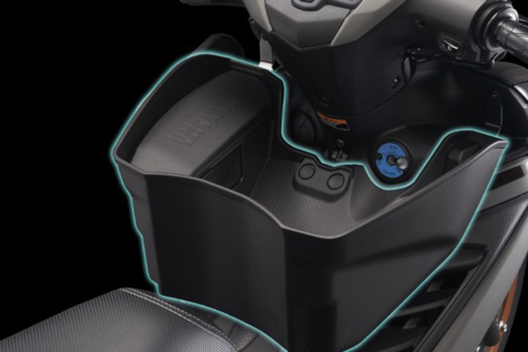 Công suất của động cơ đạt 12,4 mã lực tại 8.000 vòng/phút, trong khi mô-men xoắn cực đại là 12,2 Nm tại 6.000 vòng/phút. Sức mạnh được truyền qua hộp số bốn cấp và hệ thống truyền động xích cuối cùng. 