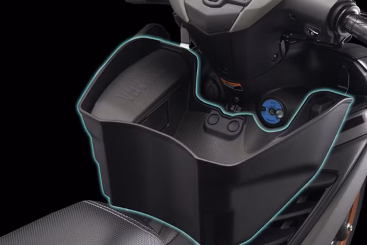 Công suất của động cơ đạt 12,4 mã lực tại 8.000 vòng/phút, trong khi mô-men xoắn cực đại là 12,2 Nm tại 6.000 vòng/phút. Sức mạnh được truyền qua hộp số bốn cấp và hệ thống truyền động xích cuối cùng. 