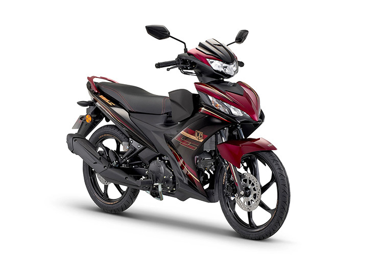 Yamaha Exciter 135 thế hệ 2025 tại thị trường Malaysia có 2 phiên bản tùy chọn: Tiêu chuẩn và SE. Trong đó, phiên bản Tiêu chuẩn của 135LC Fi có giá niêm yết là 8.298 RM (47,2 triệu đồng).