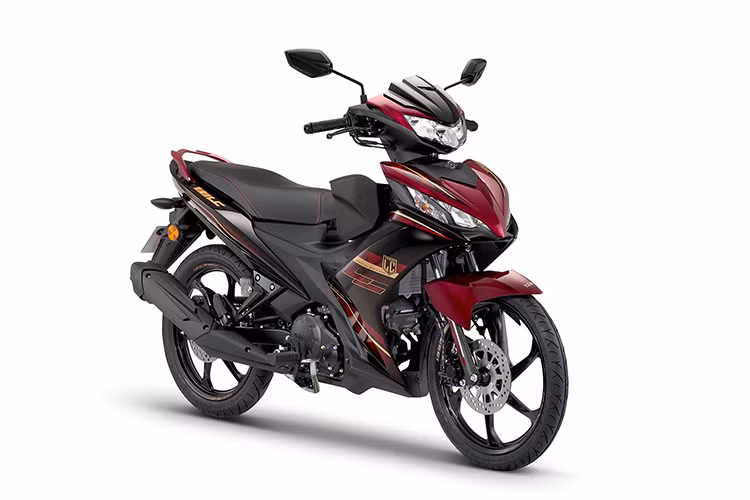Yamaha Exciter 135 thế hệ 2025 tại thị trường Malaysia có 2 phiên bản tùy chọn: Tiêu chuẩn và SE. Trong đó, phiên bản Tiêu chuẩn của 135LC Fi có giá niêm yết là 8.298 RM (47,2 triệu đồng).