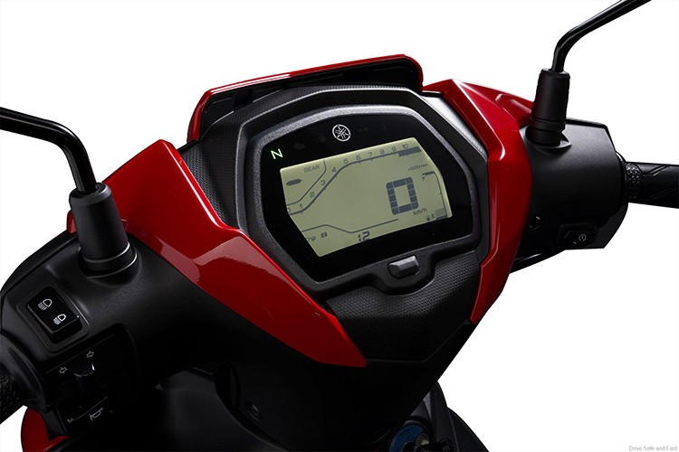 Về mặt cơ khí, xe côn tay Yamaha 135LC Fi 2025 vẫn giữ nguyên cấu hình động cơ, sử dụng động cơ đơn xi-lanh 135 cc, đạt tiêu chuẩn Euro 4, được làm mát bằng chất lỏng và trang bị hệ thống phun xăng điện tử EFI.