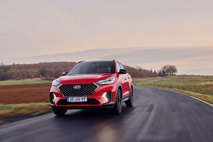 Dự kiến, Hyundai Tucson N Line 2019 sẽ chính thức có mặt trên thị trường vào tháng 5 năm nay với 9 tùy chọn màu sơn ngoại thất. Hiện giá xe Hyundai Tucson N Line 2019 vẫn chưa được hãng xe Hàn công bố.