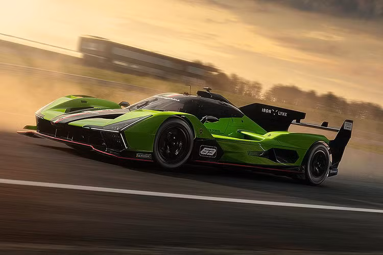 Nhiệm vụ lái xe cho cuộc thử nghiệm được phân chia giữa Mirko Bortolotti , Andrea Caldarelli và Daniil Kvyat , phụ trách 1500 km. Có một số sửa đổi đáng chú ý so với thông số kỹ thuật của chiếc xe đã trưng bày tại Goodwood, với buồng lái vuông vắn hơn, các cánh tà trên mui trước khe hút gió và các bộ phận mới ở cánh sau.