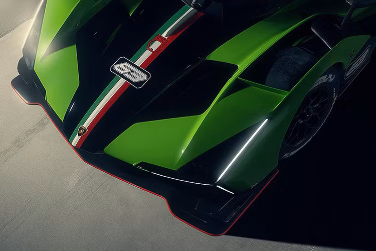 Minh Nhựa chia sẻ, "Đang nghiên cứu món này (siêu xe đua), hay lắm nha, sẽ biến ước mơ thành hiện thực" để nói về chiếc siêu xe đua Lamborghini SC63. Trước đó, xe đua về Việt Nam chỉ dưới dạng tạm nhập tái xuất, để các hãng làm xe trưng bày, chỉ có 1 trường hợp cá biệt, là tay cò Phan Công Khanh đã nhập 1 chiếc xe đua McLaren Senna GTR về để chơi, nhưng sau đó đã tái xuất.