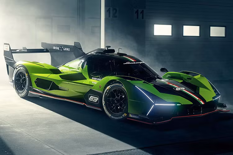  Đại gia Minh Nhựa là 1 trong những tay chơi siêu xe hàng đầu tại Việt Nam, con trai độc nhất của đại gia Phạm Văn Mười có thú vui rất đặc biệt với các cổ máy tốc độ, đó là ngắm nhiều hơn chạy, và thường xuyên đưa các siêu phẩm thuộc dòng hypercar, có giá trên 1 triệu đô la tại nước ngoài về nước, như Bugatti Veyron, Pagani Huayra hay mới đây nhất, siêu xe không mui McLaren Elva.