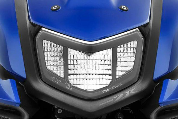 Yamaha RayZR 125 Fi Hybrid 2024 cũng sử dụng hệ thống đèn pha LED cùng đèn chiếu hậu LED hiện đại.
