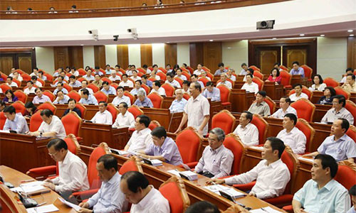 Đại biểu dự Hội nghị lần thứ bảy Ban Chấp hành Trung ương Đảng Cộng sản Việt Nam thảo luận tại hội trường. (Nguồn: TTXVN)