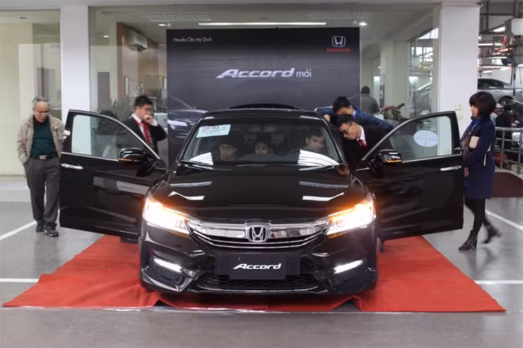 Honda Accord thế hệ mới hiện vẫn chưa để lại nhiều dấu ấn mặc dù được trang bị và giá bán cạnh tranh hàng đầu trong cùng phân khúc. Với doanh số 0 trong tháng 2, đây cũng là tháng liên tiếp Accord lọt vào top này.