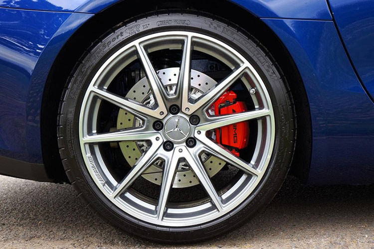 Nhung trang bi tien nghi va an toan can co khi mua oto moi-Hinh-5