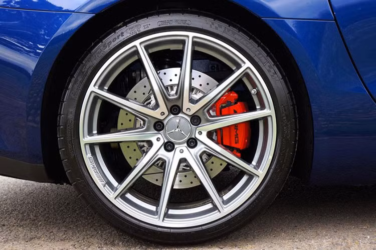 Nhung trang bi tien nghi va an toan can co khi mua oto moi-Hinh-5