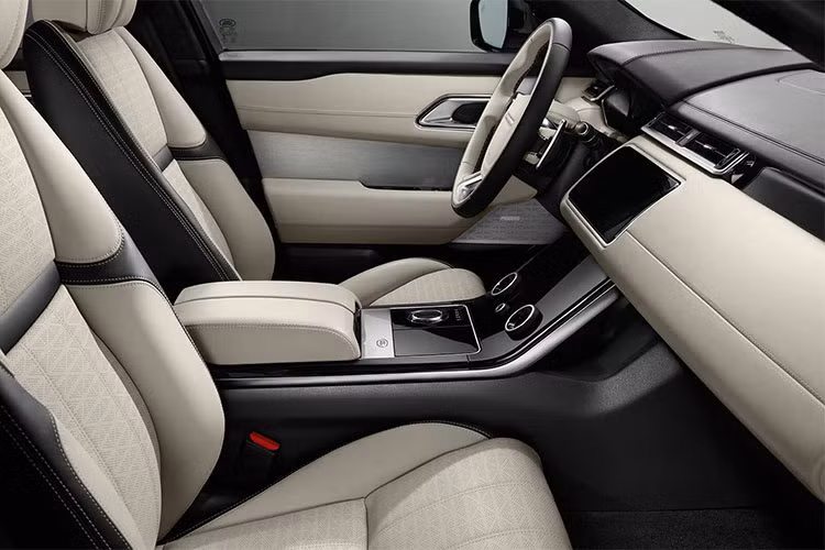 Vừa “hạ cánh” xuống Trung Quốc vào tháng Chín, mẫu SUV này đã thu hút rất nhiều sự chú ý từ thị trường nhờ thiết kế đơn giản nhưng vô cùng hiện đại và bắt mắt. Bên cạnh đó, nó còn được tích hợp nhiều công nghệ tiên tiến và nhiều trang bị hiện đại đột phá.