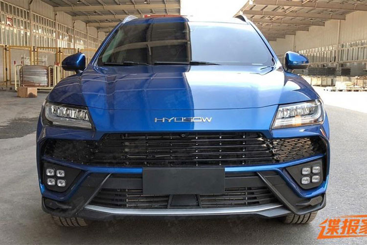 SUV C60 Hyosow đủ rộng cho 5 người ngồi trong với trục dài cơ sở 2,815 m, ngắn hơn Lamborghini Urus nguyên bản 187 mm. Xe có bản 5 chỗ và 7 chỗ với không gian bên trong khá rộng, trong khi Urus chỉ đủ chỗ cho 4 người ngồi. Nhìn từ phía trước, Huansu C60 sở hữu thiết kế đầu xe gần như giống hệt với Lamborghini Urus.