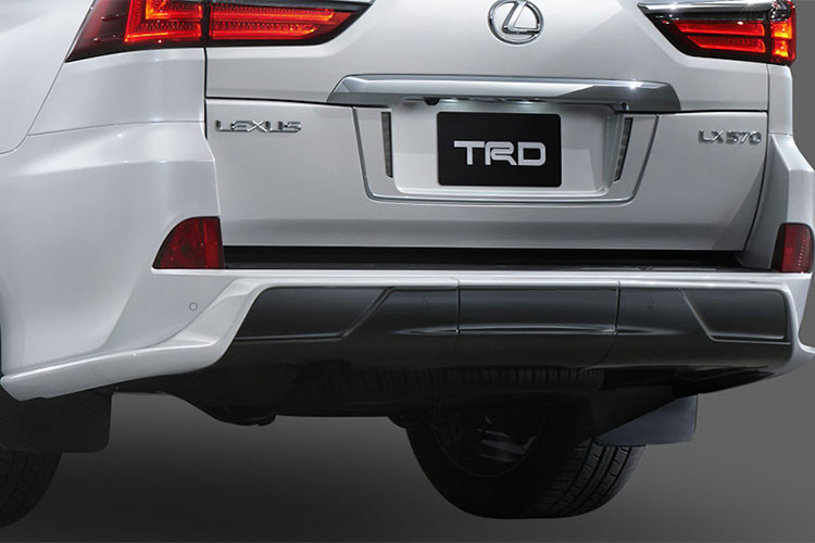 Theo hãng xe sang Lexus, lưới tản nhiệt và cản va trước cải tiến của LX570 TRD 2017 có giá 230.000 Yên (47,2 triệu đồng) tại thị trường Nhật Bản. Con số tương ứng của bộ vành hợp kim là 750.000 Yên (154 triệu đồng). Cánh gió trên cản va sau giá 76.600 Yên (15,7 triệu đồng).