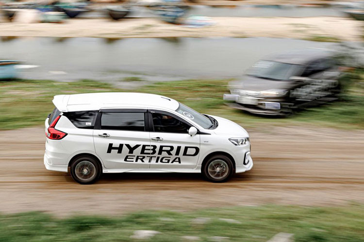 Suzuki Hybrid Ertiga - 3 ly do khien dan do thi thu la thich-Hinh-7