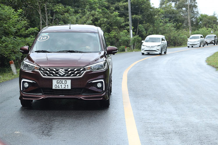 Suzuki Hybrid Ertiga - 3 ly do khien dan do thi thu la thich
