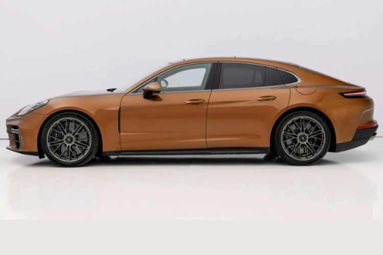 Khu vực hông xe hầu như vẫn được giữ nguyên thiết kế cũ. Hãng chỉ bổ sung khe gió mới ở chắn bùn trước, kính cửa sổ góc cạnh hơn và cửa sổ sau không khung cho xe.