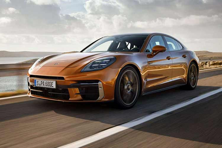Panamera 2024 sẽ được sản xuất tại nhà máy của Porsche ở Leipzig, Đức. Hiện hãng đã bắt đầu nhận cọc cho mẫu xe này tại Đức, mức giá xe Porsche Panamera 2024 khởi điểm từ 99.900 USD (2,42 tỷ đồng) cho bản base, trong khi Panamera 4 có giá khởi điểm là 106.900 USD (2,59 tỷ đồng). Giá bán của phiên bản Turbo E-Hybrid chưa được hé lộ. 