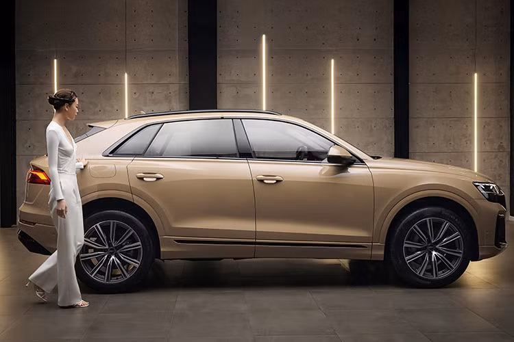 Khi khách hàng bắt đầu tiếp cận chiếc xe, ngồi vào ghế lái, cầm vô lăng, cảm nhận nội thất hay nghe tiếng động cơ..., thiết bị EEG sẽ thu thập và phân tích các chỉ số như sự hào hứng, mức độ yêu thích và sự tập trung. Đây là những yếu tố mà thông thường người dùng khó tự đánh giá trong quá trình trải nghiệm các dòng xe cao cấp.