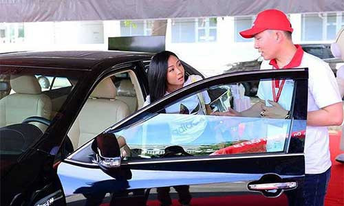 Nhu cầu mua xe trước Tết nguyên đán tăng cao trong khi nguồn cung khan hiếm khiến người mua ô tô chịu thiệt.