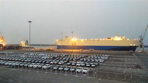 Loat xe oto nhap khau gia re ve Viet Nam tang 