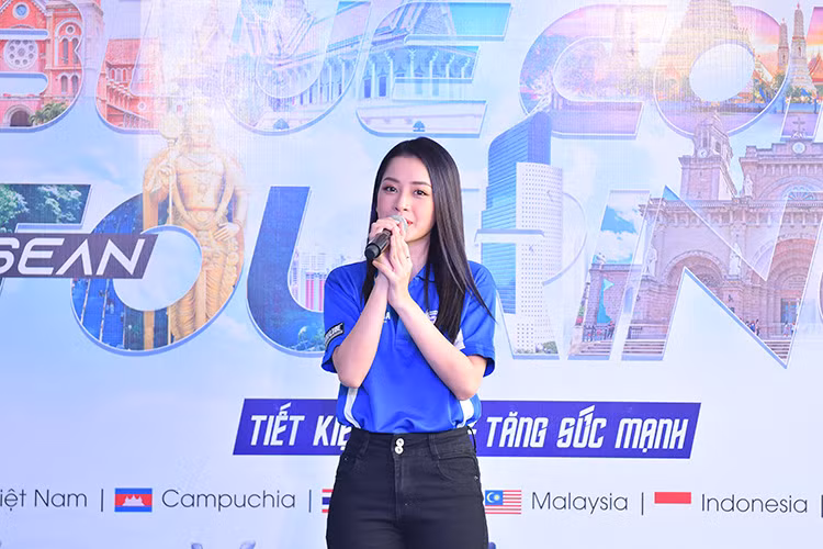 Lễ khởi hành chương trình xe ga Yamaha phượt Đông Nam Á diễn ra vào ngày 27/9, xuất phát từ Việt Nam đi qua các lãnh thổ gồm: Campuchia – Thái Lan – Malaysia – Indonesia và kết thúc hành trình vào ngày 9/10 tại Philippines.