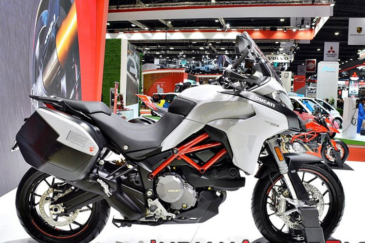 Mẫu xe môtô đa dụng Ducati Multistrada 950 2019 là mẫu Touring mới vừa được Ducati ra mắt tại triển lãm EICMA 2018. Xe mang ngoại hình khá giống với đàn anh Multistrada 1260 nhưng sở hữu khối động cơ nhỏ gọn hơn. Xe ử dụng kết khung không ống thép dạng lưới.