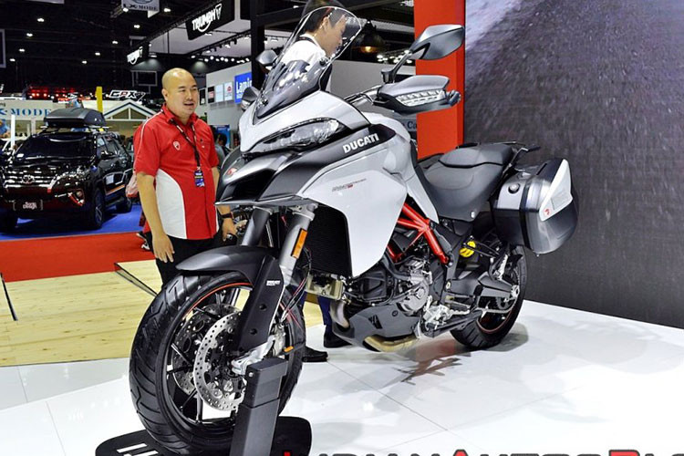 Tại triển lãm xe quốc tế Bangkok 2019, hãng xe môtô đình đám Ý vừa giới thiệu một số mẫu xe mới cho thị trường này, một mẫu xe đáng chú ý trong số đó là Ducati Multistrada 950 2019 và phiên bản cao cấp Multistrada 950 S 2019 mới.