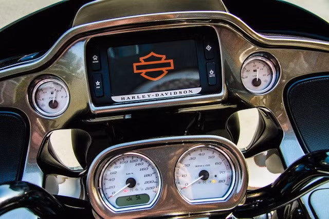 Xe cũng có hệ thống thông tin giải trí Boom! Box 6.5GT với màn hình cảm ứng trang bị thêm.