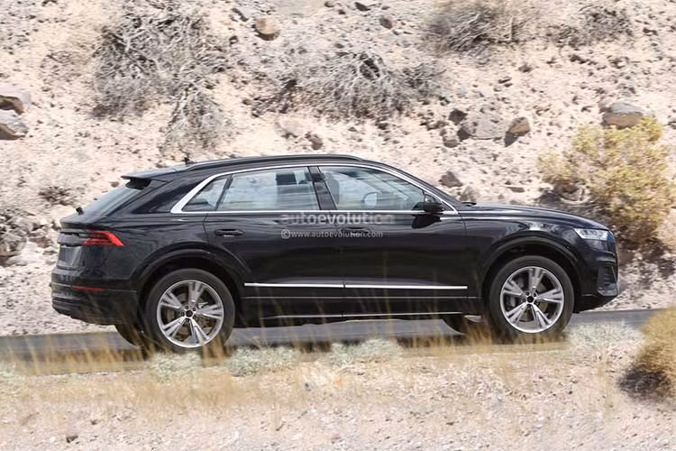 Về cơ bản, đây là một chiếc xe được chia sẻ nhiều bộ phận với Lamborghini Urus. Trong khi những chiếc xe Đức thường mang phong cách bảo thủ, Q8 lại chứng minh điều ngược lại. Những đường nét phóng khoáng trong thiết kế cho thấy mẫu xe này chịu ảnh hưởng của phong cách Italy mà thương hiệu con Lamborghini đang theo đuổi.