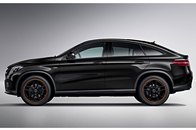 Tờ tạp chí xe hơi Đức Auto Bild vừa tiết lộ rằng Mercedes có thể sẽ ra mắt một dòng xe mới để có thể cạnh tranh với Range Rover Sport. Mẫu xe này dự đoán có tên SUV Mercedes-Benz GLG mới và hứa hẹn sẽ ra mắt vào năm 2020 nhằm "đấu" với đối thủ đến từ nước Anh.