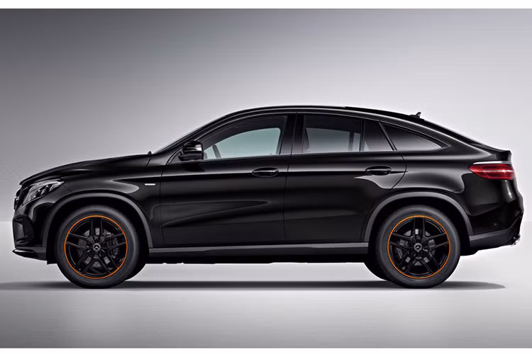 Tờ tạp chí xe hơi Đức Auto Bild vừa tiết lộ rằng Mercedes có thể sẽ ra mắt một dòng xe mới để có thể cạnh tranh với Range Rover Sport. Mẫu xe này dự đoán có tên SUV Mercedes-Benz GLG mới và hứa hẹn sẽ ra mắt vào năm 2020 nhằm "đấu" với đối thủ đến từ nước Anh.