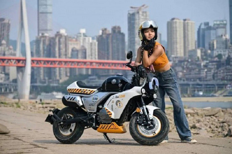 Hiện tại, thương hiệu Zongshen của Trung Quốc đã tham gia cạnh tranh trên thị trường xe máy mini, cùng với chế độ bảo hành 2 năm hoặc 20.000 km, mang đến cho khách hàng ưa chuộng dòng xe máy mini với thiết kế cá tính thêm độ tin cậy hơn.